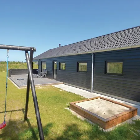 Feriehus Four-bedroom Holiday In